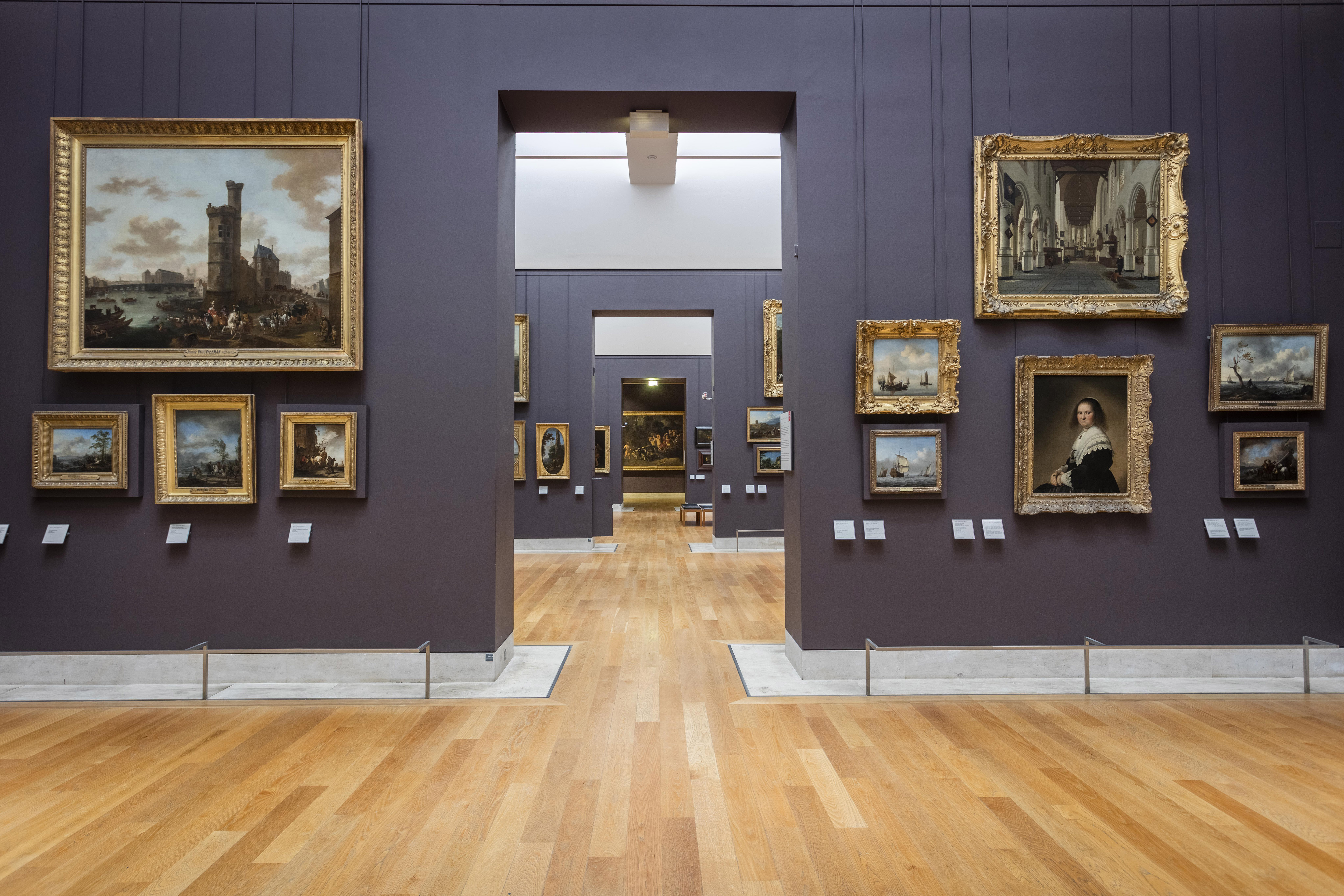 museum interior louvre