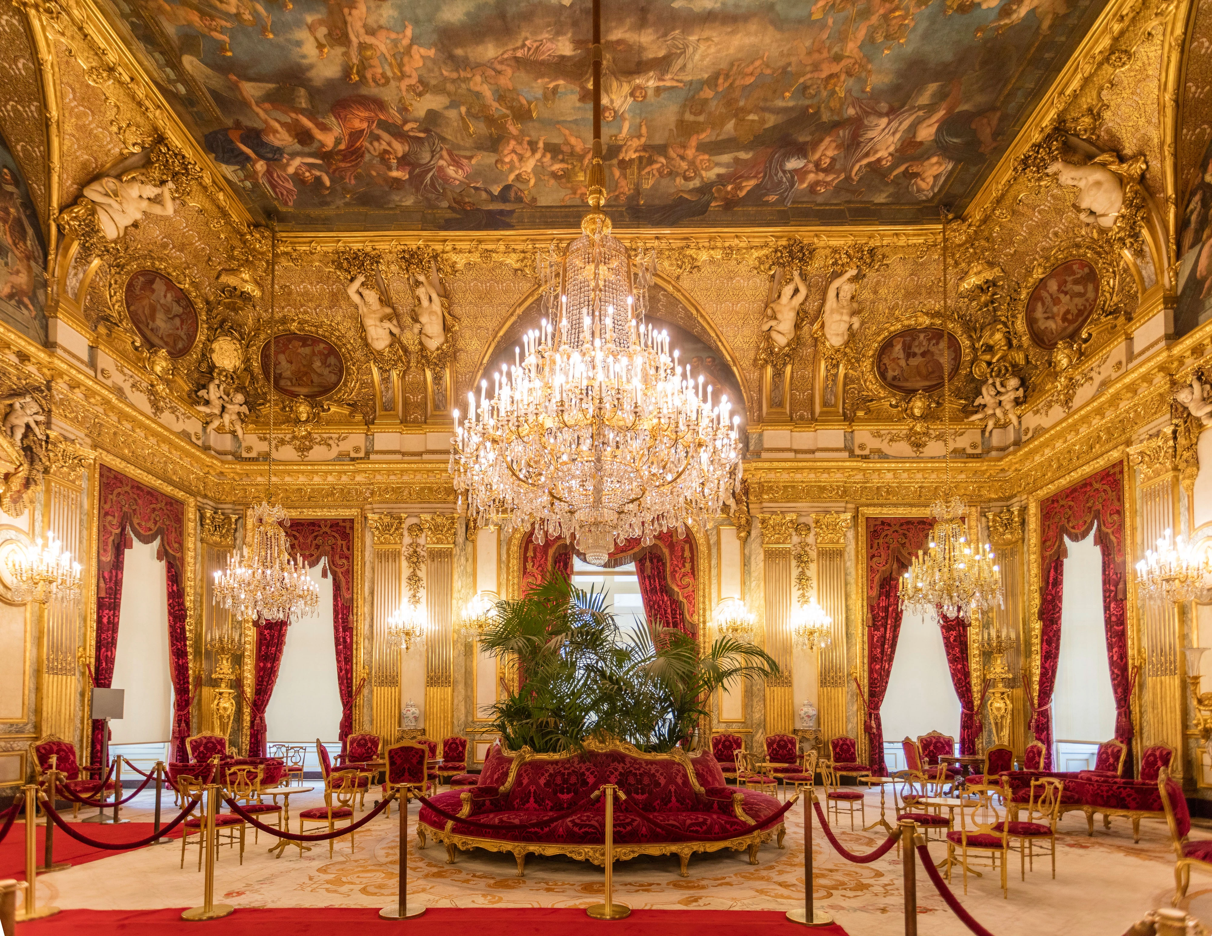 Sparkly Splendour: The Galerie d'Apollon and the French Crown