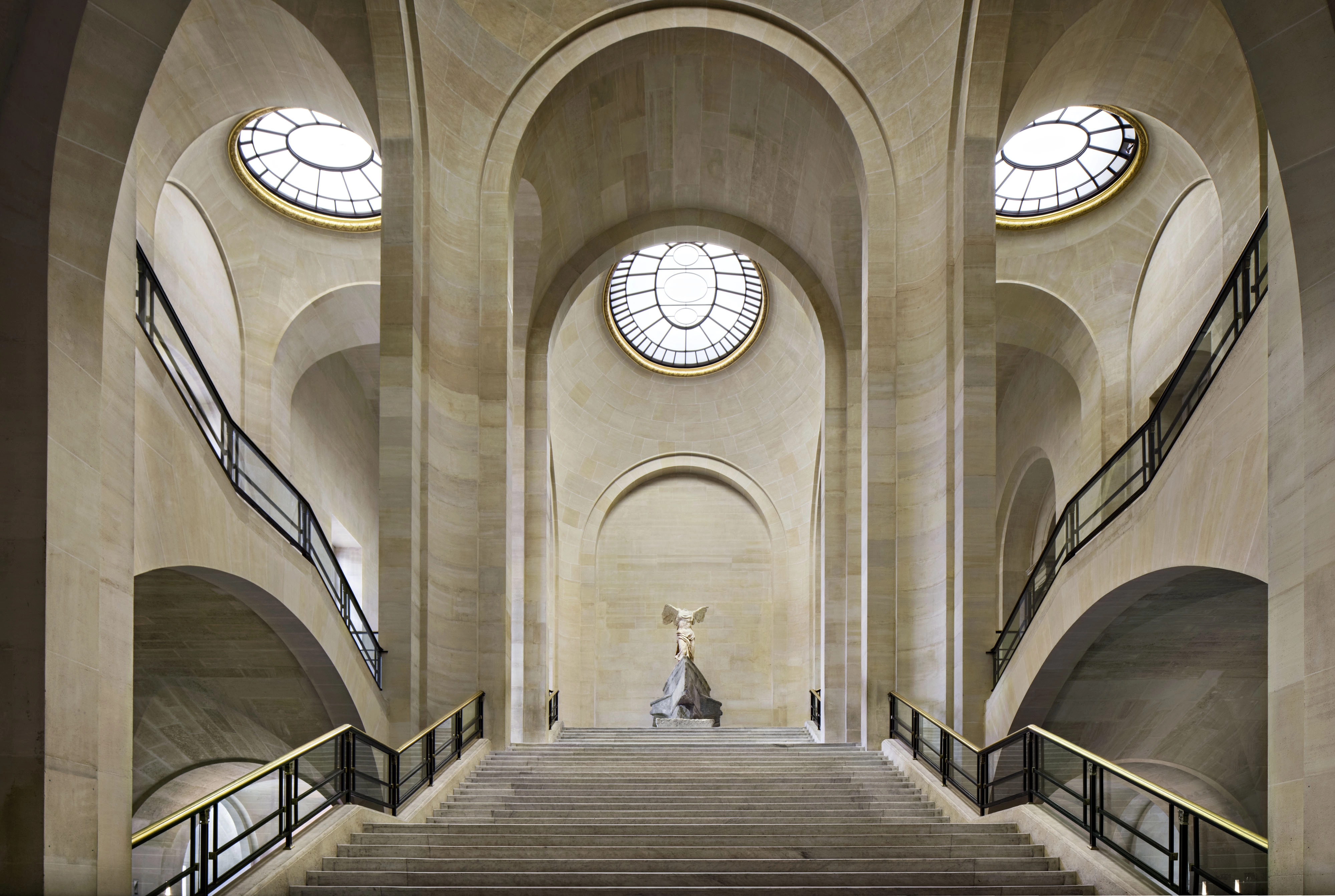 winged victory statue louvre