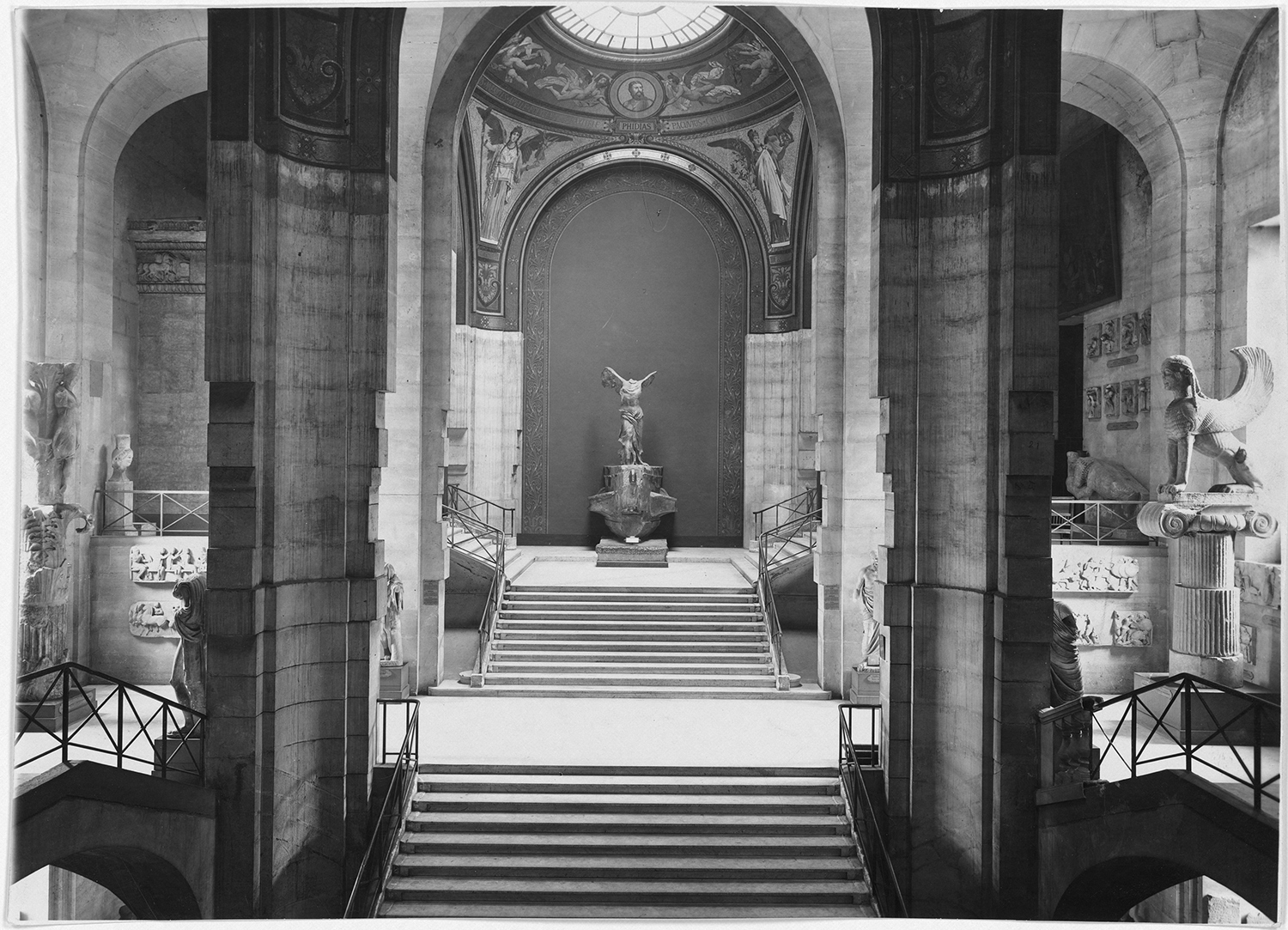 winged victory louvre